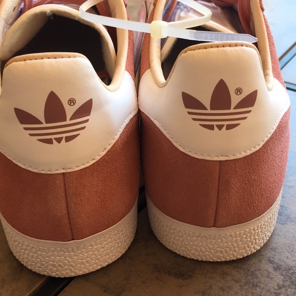 Adidas gazelle pink shoes - Picture 3 of 5